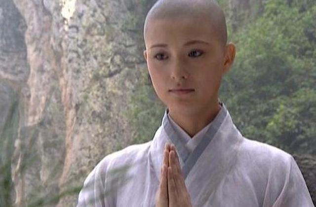 她是《笑傲江湖》最美尼姑仪琳小师妹,大家却喊不出她的名字?