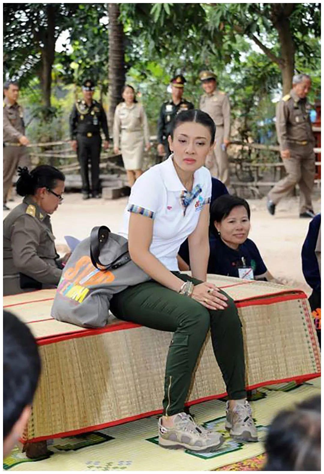 西拉米王妃是一个聪明的人,在遇到玛哈国王的时候,她正在泰国曼谷的商