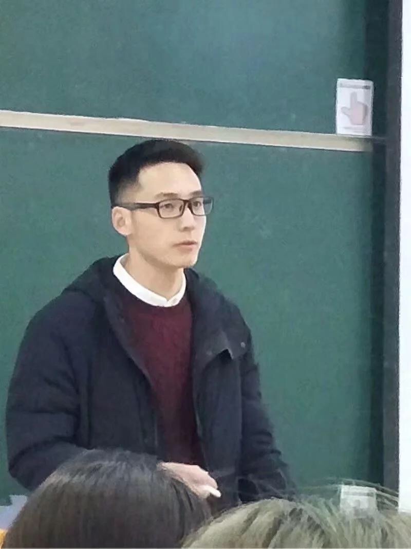 别人家的帅老师高颜值高数老师走红网络