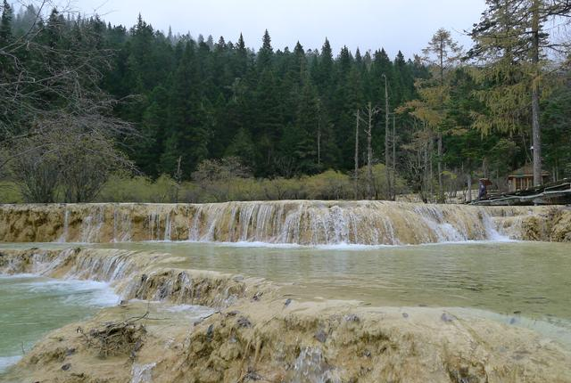 四川黄龙彩池雪山峡谷森林三