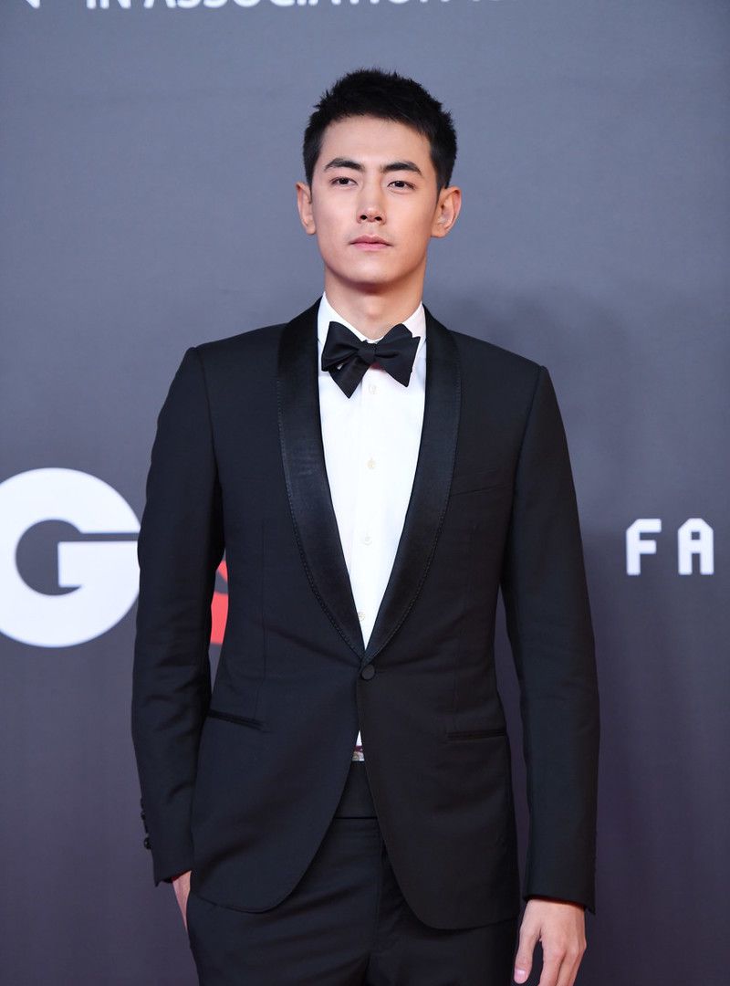 四川省乐山市人演员纪凌尘