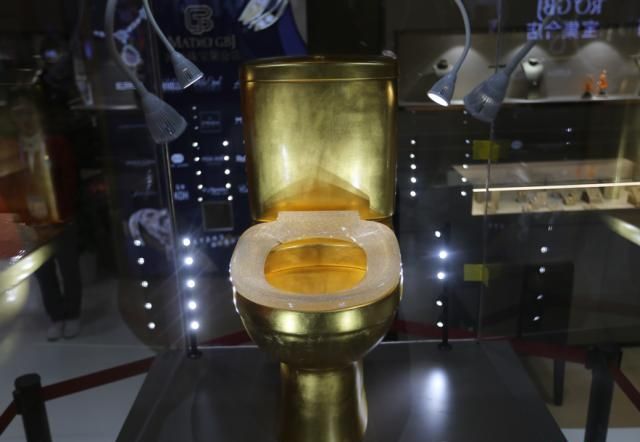 "镶嵌最多钻石马桶"创世界吉尼斯记录 灵感来自刘德华《马桶》