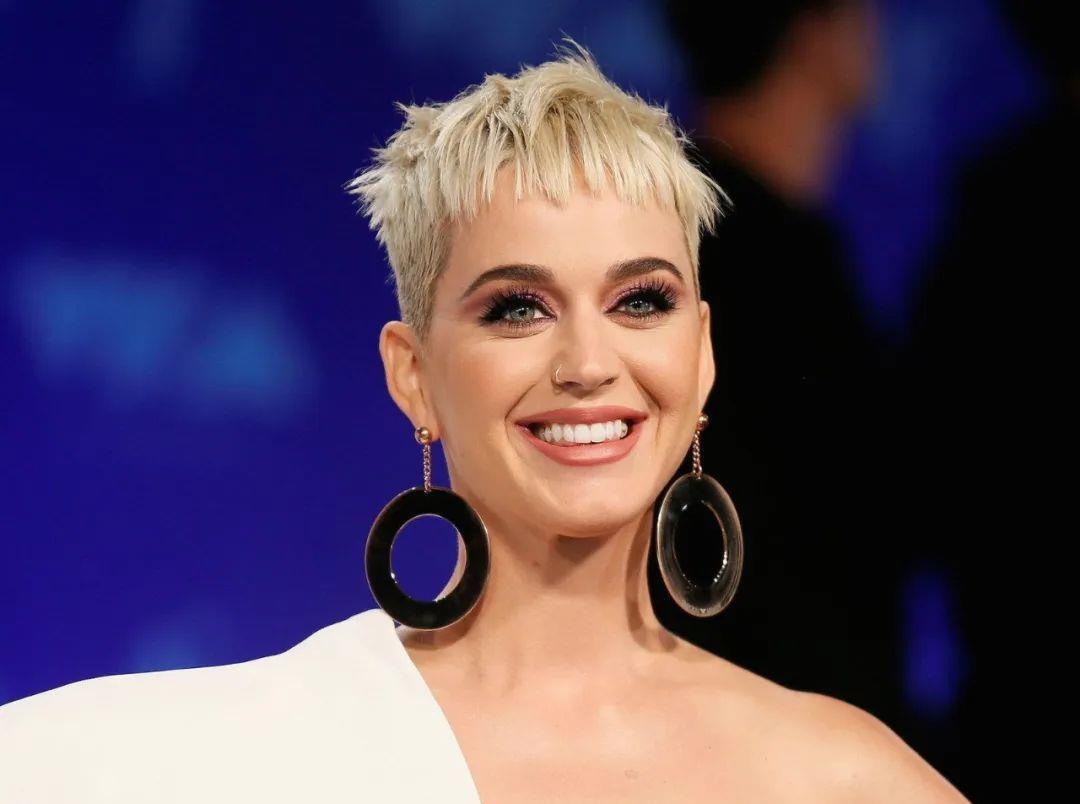 水果姐katy perry太懂得娱乐大众了!