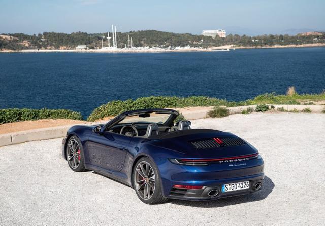 保时捷911carrera4s硬顶版与敞篷版将亮相上海车展