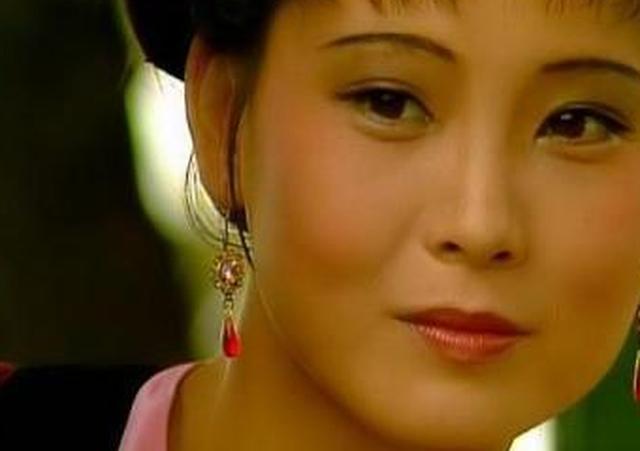 《红楼梦》中最幸运的丫头,不是娇杏,不是小红,而是她