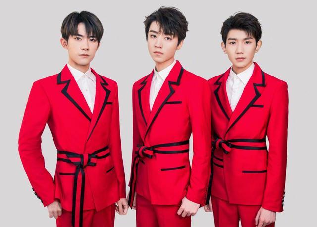 王俊凯张若昀戴颈圈遭吐槽:男生戴这玩意真的娘