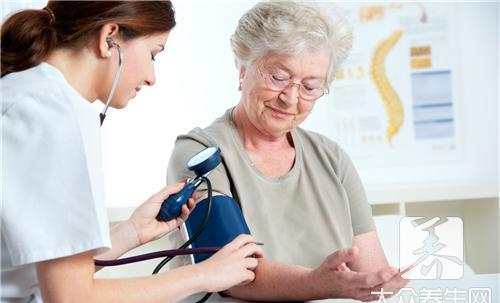 老年人低血压怎么办