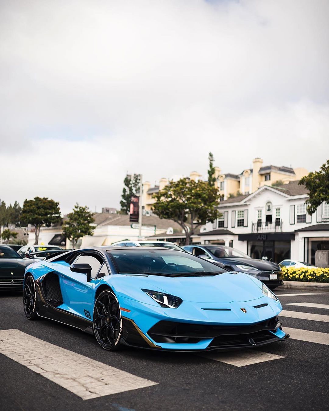 街头实拍战斗力爆棚的兰博基尼aventador svj 63!