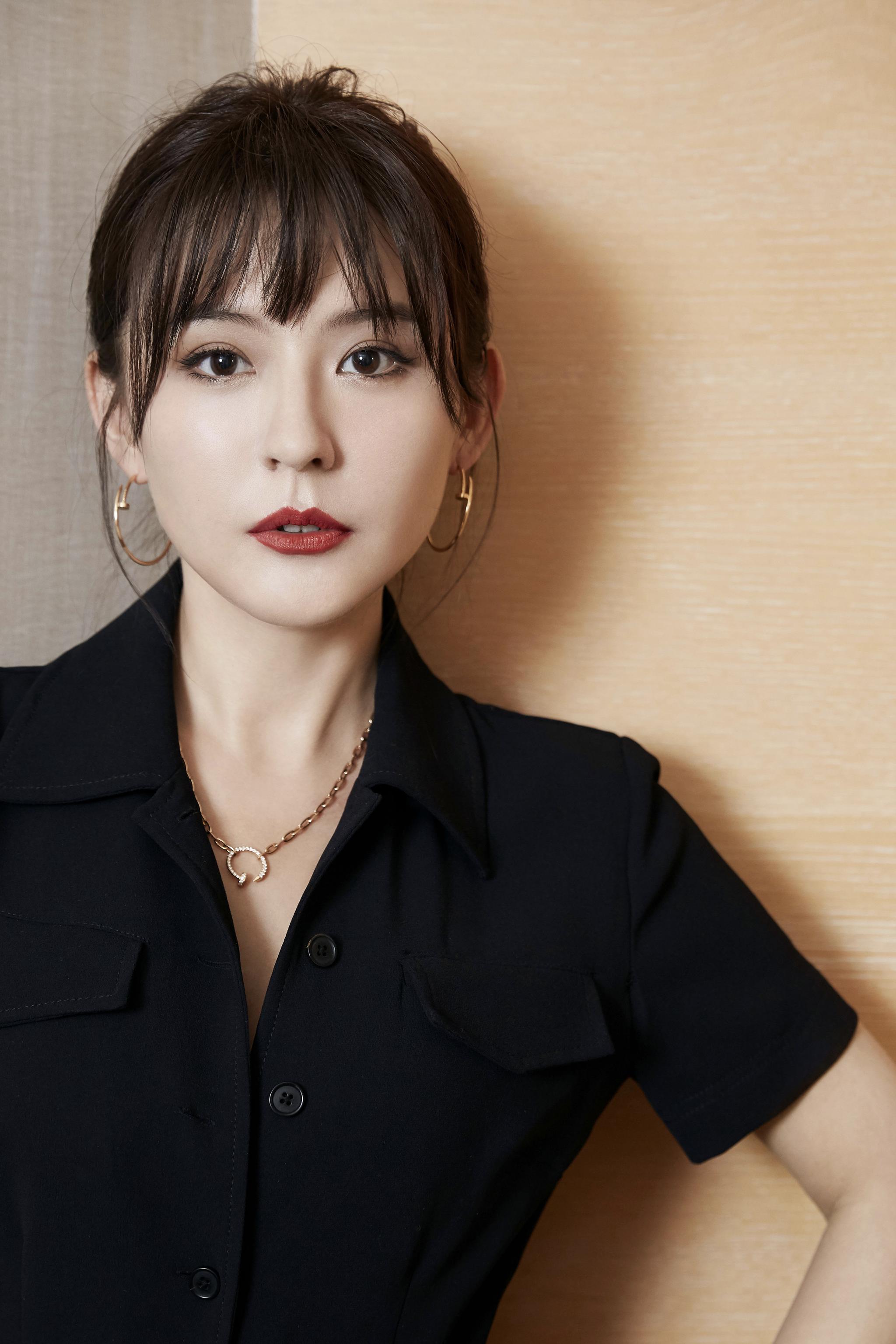 网络暴力太过可怕,现在热依扎的微博评论风格大变