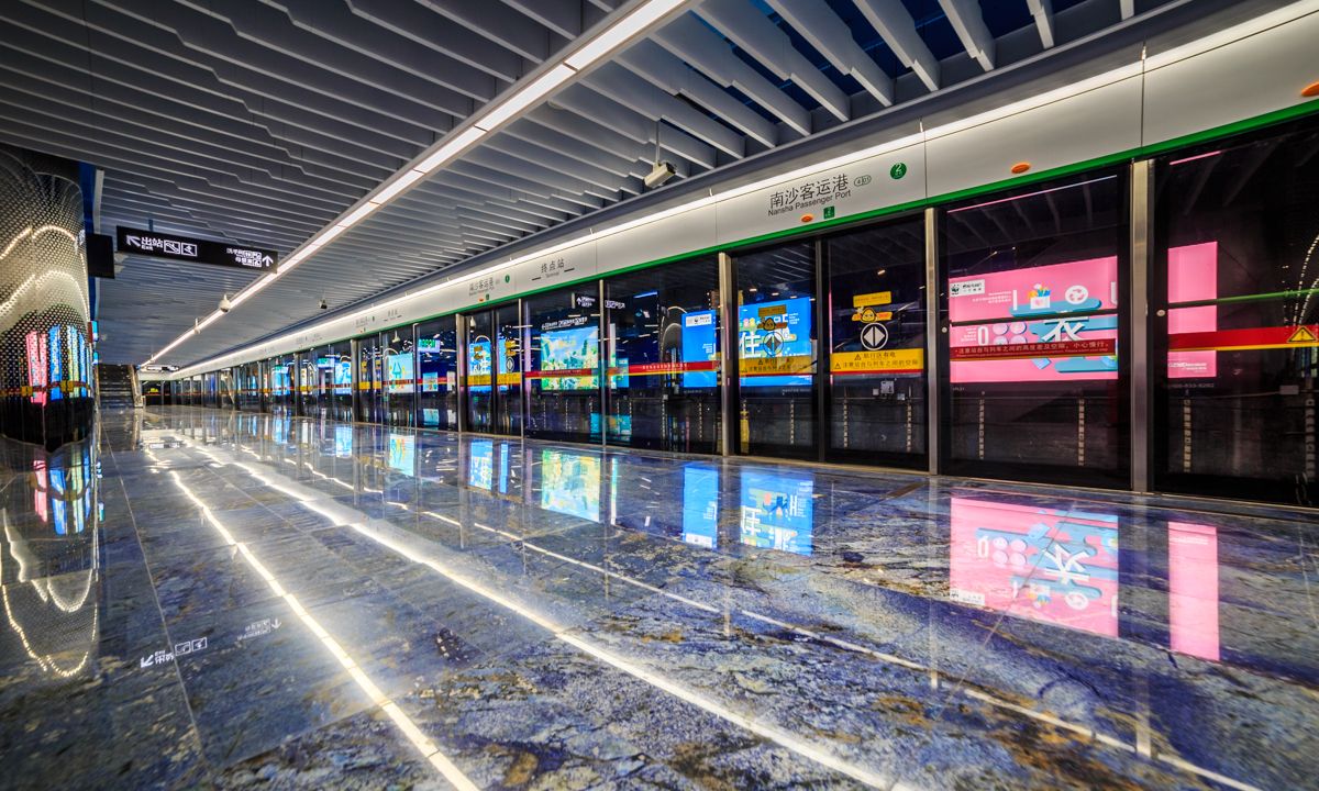7/ 10广州南沙客运港地铁站风光8/ 10前面的照片是为了表现地铁站的