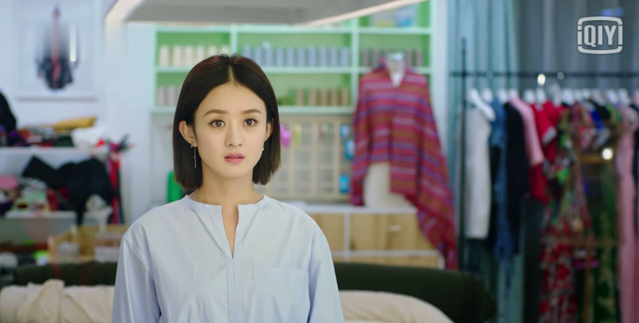 这一身礼服造型宛如月光女神,惊艳众人.