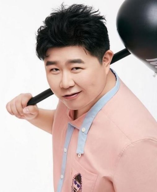 他和吴昕杜海涛一起参加比赛,他叫刘尚恩这个名字可能到现在也没有