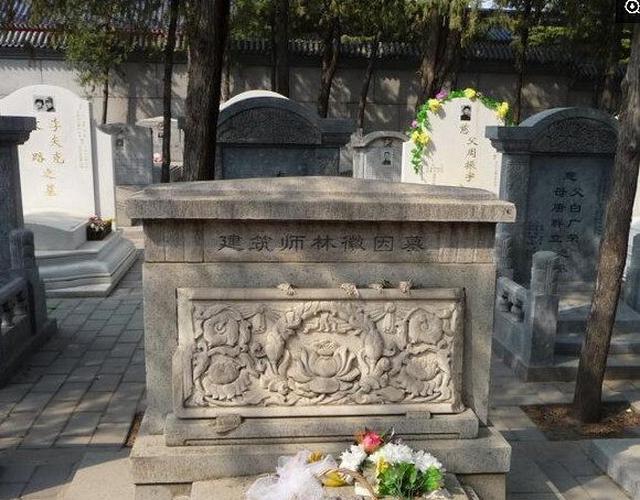 民国才女林徽因,凭什么入葬八宝山?她墓碑上的七个字揭示原因