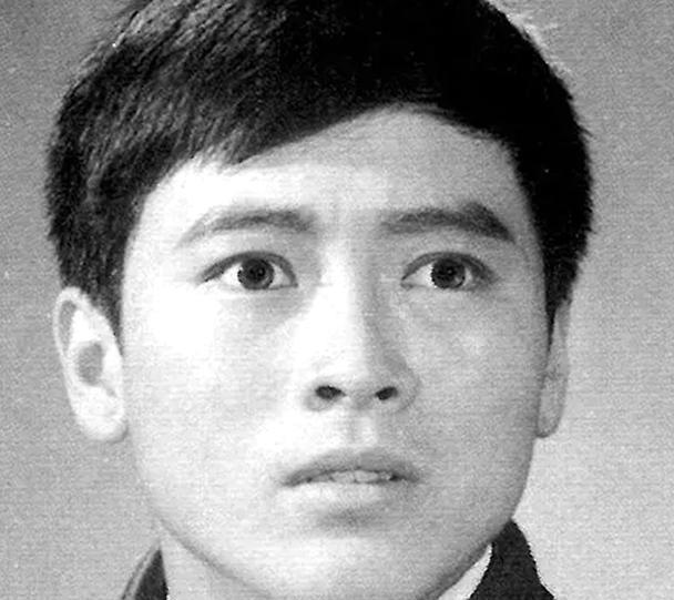 他是《艳阳天》韩小乐,张金玲曾饰其未婚妻,却不知何因退出影坛