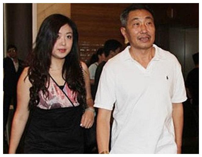 63岁老戏骨杜源:妻子青梅竹马,结婚36年零绯闻,女儿美若天仙