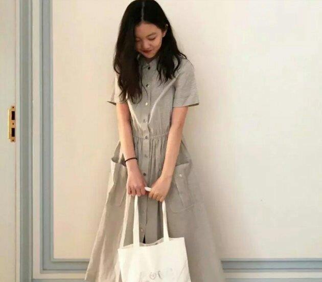 汪峰女儿小苹果与周巴黎合影,两大美女黑口罩遮面神秘感十足