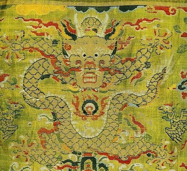 古代朝服的刺绣龙纹,从头看到尾,网友:萌凶萌凶的!