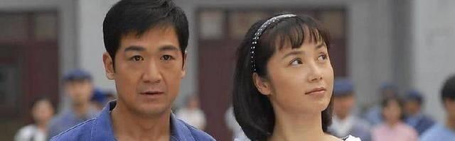 恩爱,但是我们都知道张国立在和邓婕结婚之前是有妻子的,妻子是罗秀春