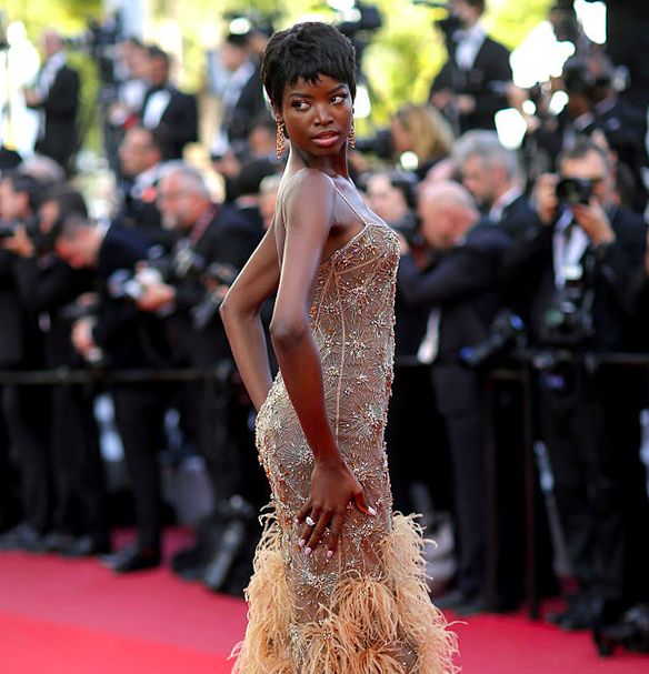 戛纳电影节时尚红毯秀发际线依旧的吴彦祖领衔众星