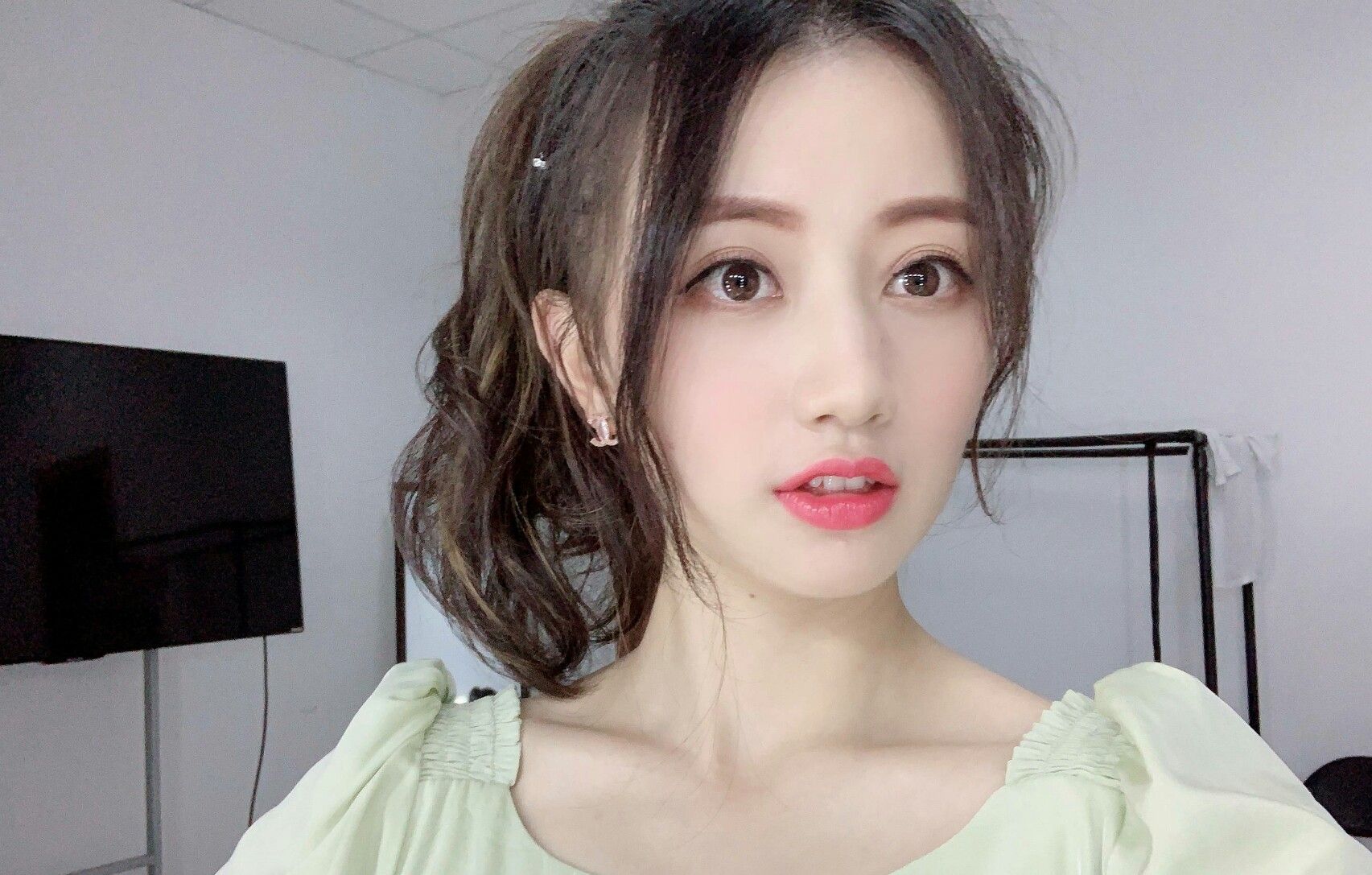 美女解说gini,青春灵动,唯美迷人_高清图集_新浪网