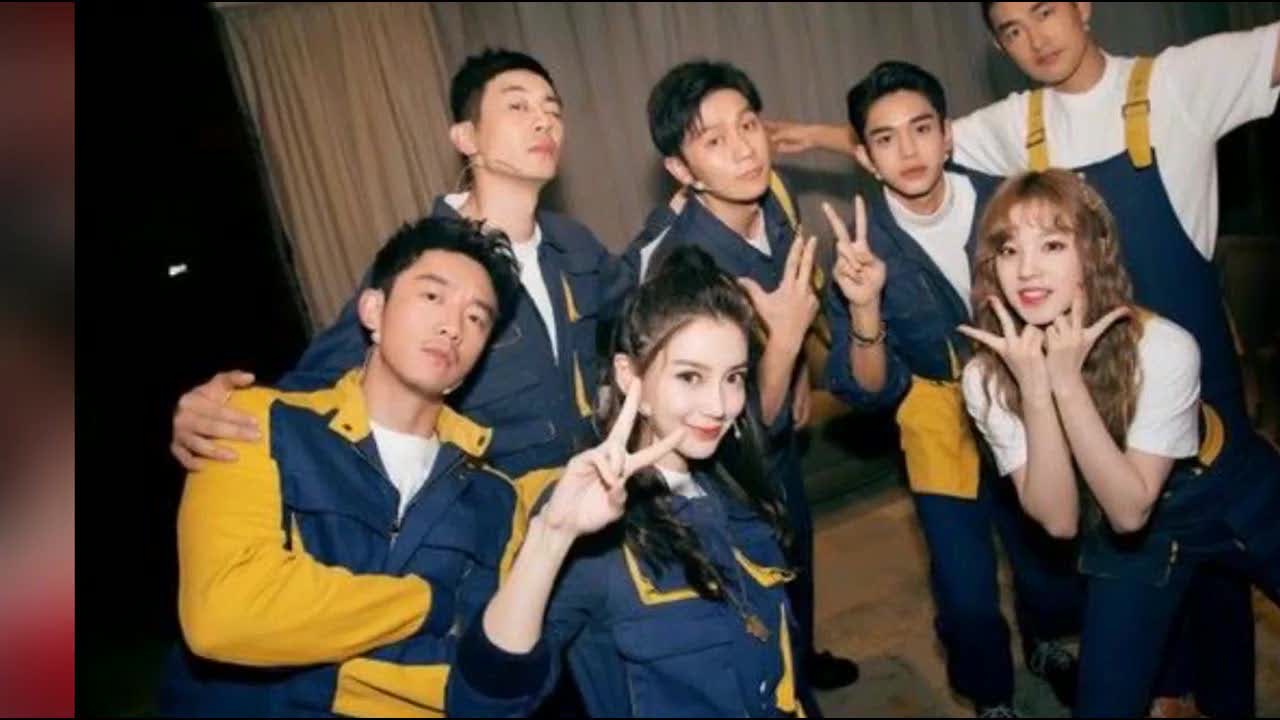 baby晒跑男团大合照 面部高耸被质疑整容 网友苹果肌快爆了