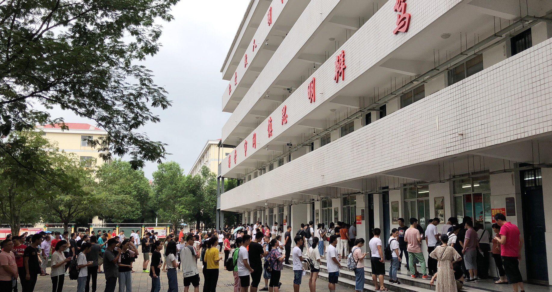 大学生如何通过技能服务轻松赚取生活费？解析合规兼职路径全攻略