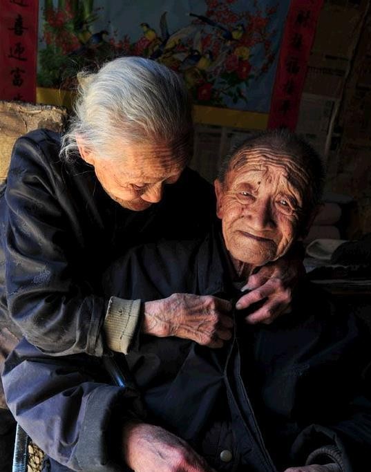 那些执手偕老的画面 最后一张却看得很不是滋味|老伴|夫妻|情侣装