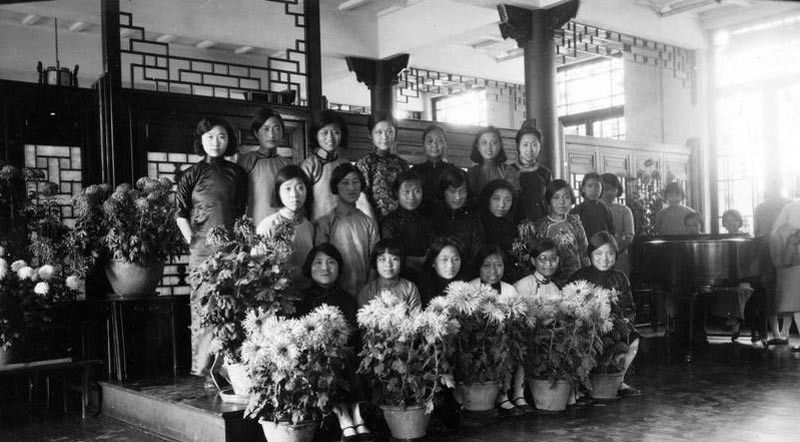 中国第一所女子大学影像图9是首届在中国高校获学位的女大学生