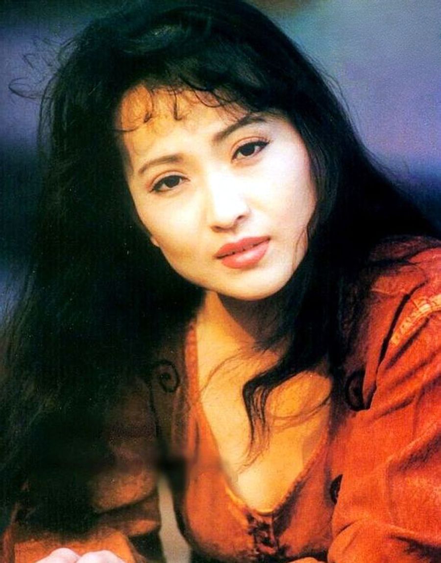 李勇勇12张老照片30年前的挂历美人清秀妩媚柔情似水