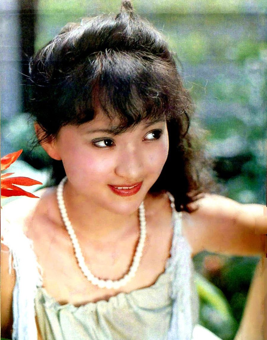 李勇勇12张老照片30年前的挂历美人清秀妩媚柔情似水