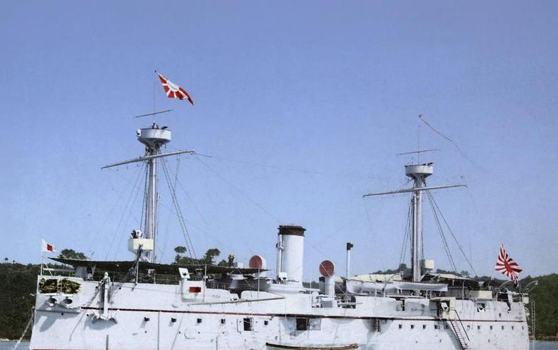 老照片看看甲午海战中邓世昌要撞沉的吉野舰的样子