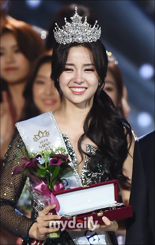 金世妍夺2019韩国小姐大赛冠军