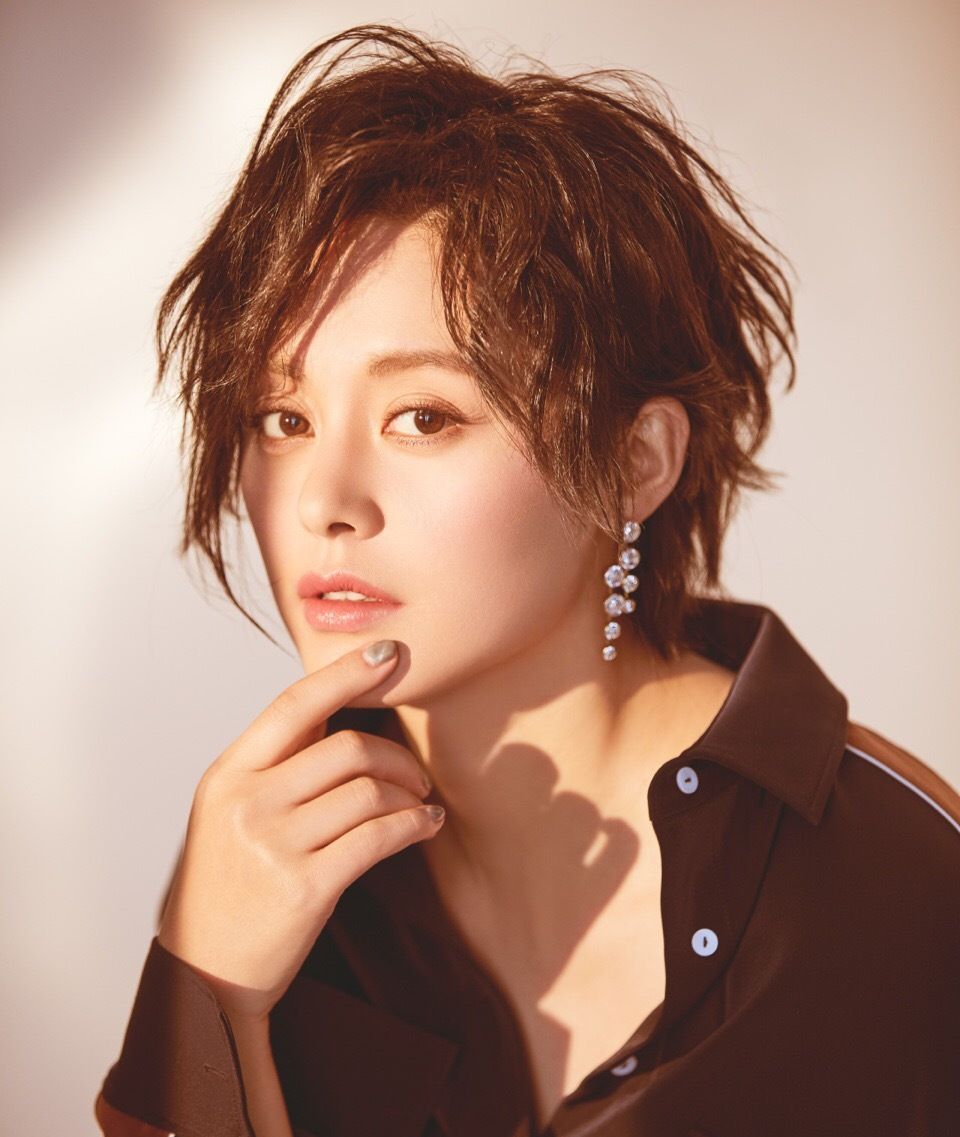 王力可柔美轻盈的气质青春的色彩在她身上显得格外的绚烂