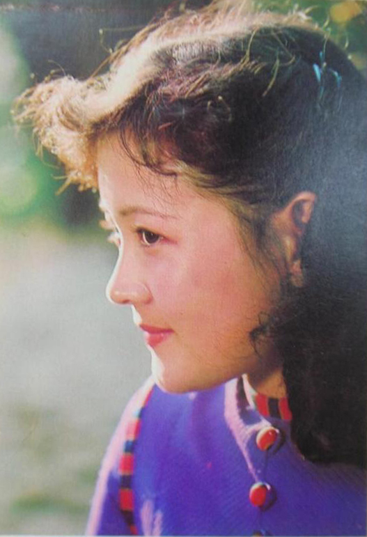 1980年代女影星娜仁花,罕见剧照老照片,因电影《湘女潇潇》出名