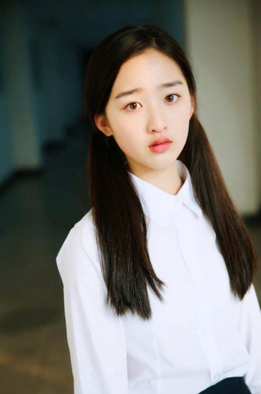 邓恩熙,2005年出生于重庆,中国内地女演员.