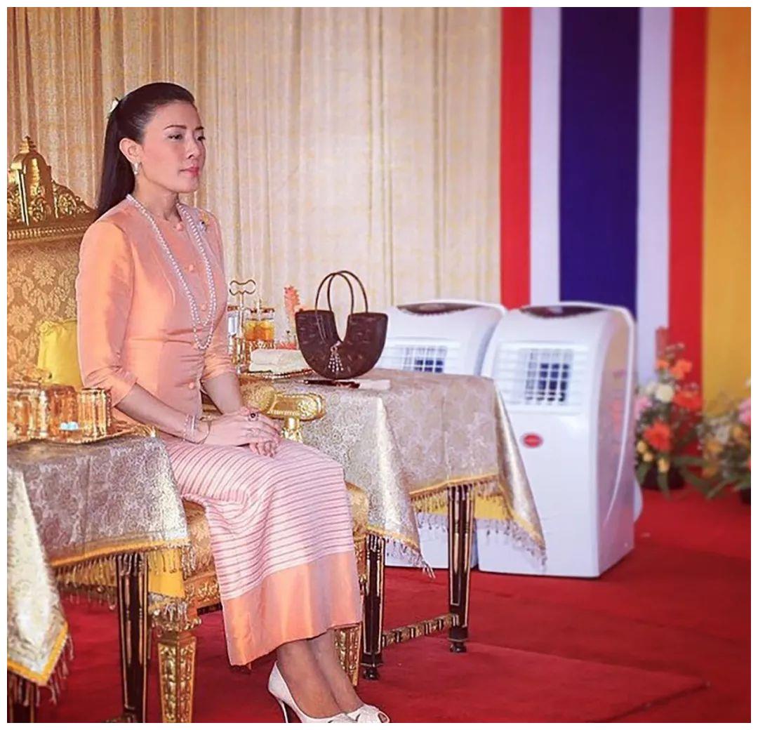 泰国最美最努力的王妃生了孩子还考研究生最终还被无情抛弃