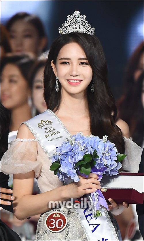 金世妍夺2019韩国小姐大赛冠军