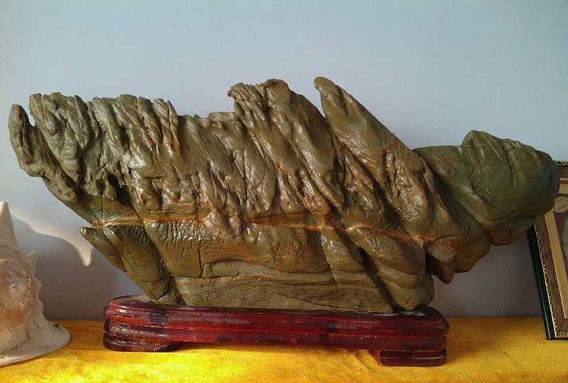 这种奇石藏于长白山脉,纹理形态独特,民间被誉镇宅之宝