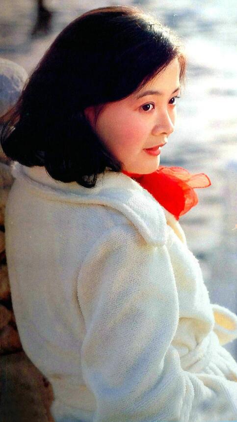 1980年代女影星娜仁花,罕见剧照老照片,因电影《湘女潇潇》出名