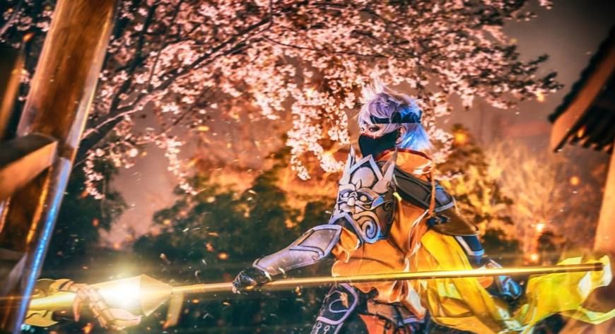 王者荣耀赵云cosplay红光罩起困龙飞征马冲开长坂围