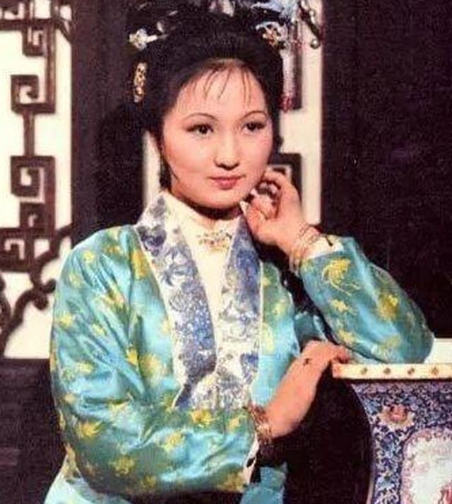 贾府明媒正娶,能断文识字的大少奶奶李纨,都没有平儿的权势.