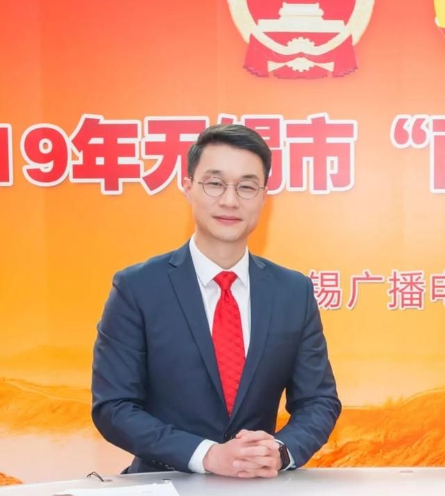 无锡广电主持人李佳 主持节目《无锡新闻》,《悦谈》等