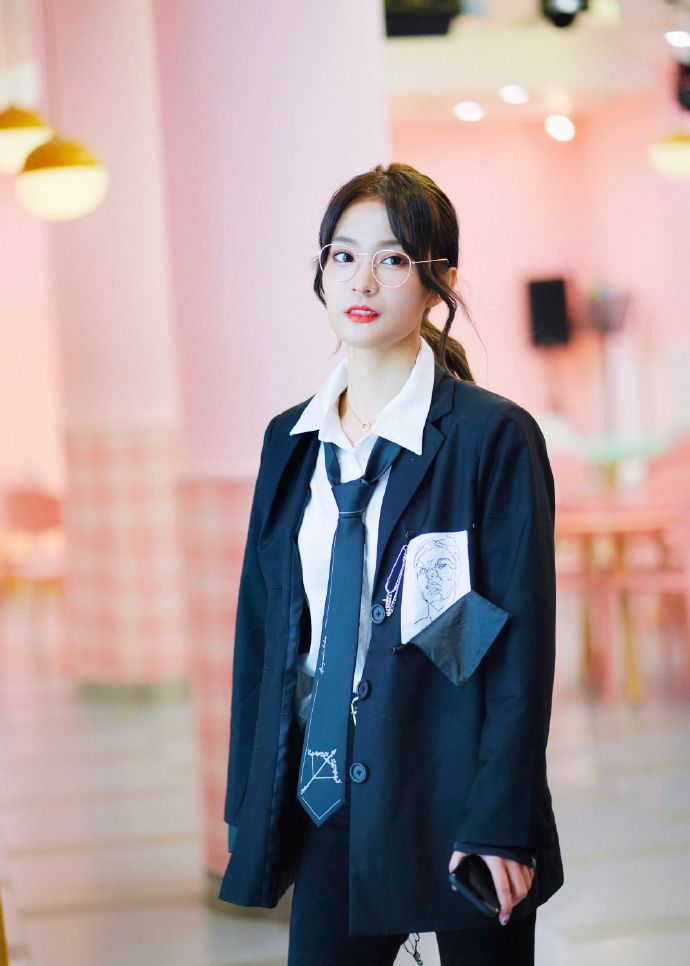 偶像美少女snh48-杨冰怡迷人写真美照_高清图集_新浪网