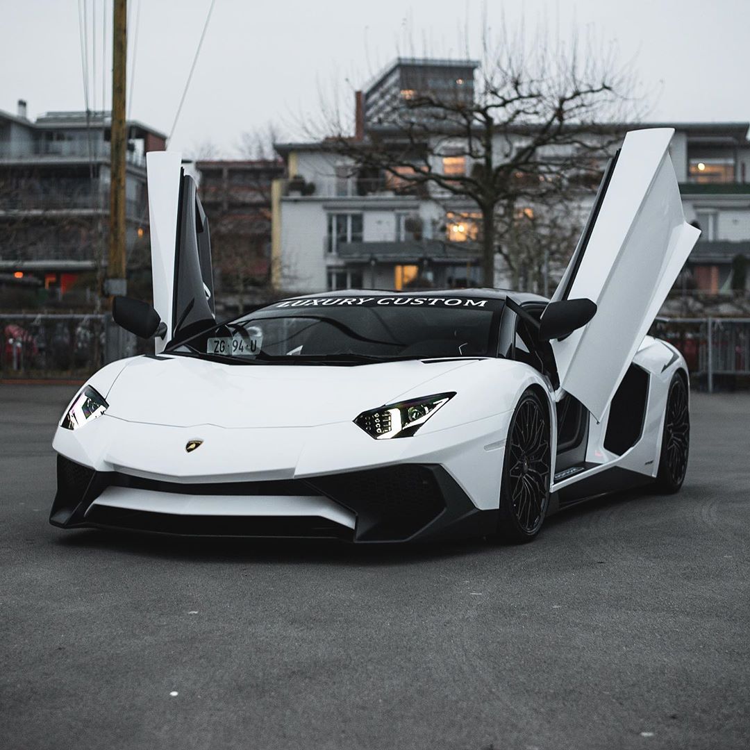 帅帅的"黑白配"兰博基尼aventador lp750-4 superveloce!