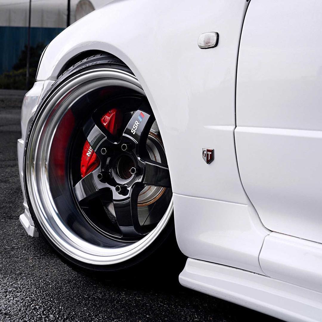 少见的全白色日产skyline gtt!