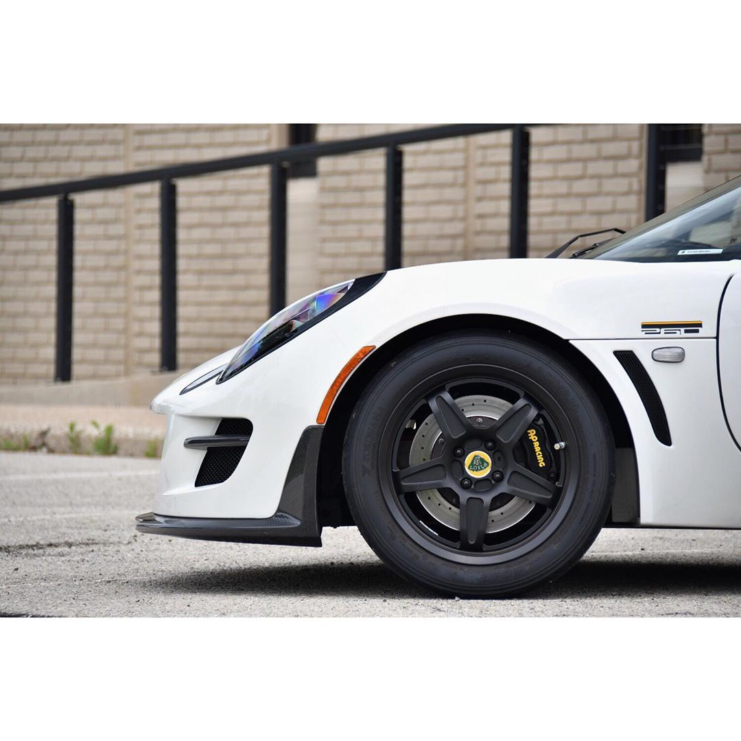 只玩轻量化路线的2011款路特斯exige s260 sport!