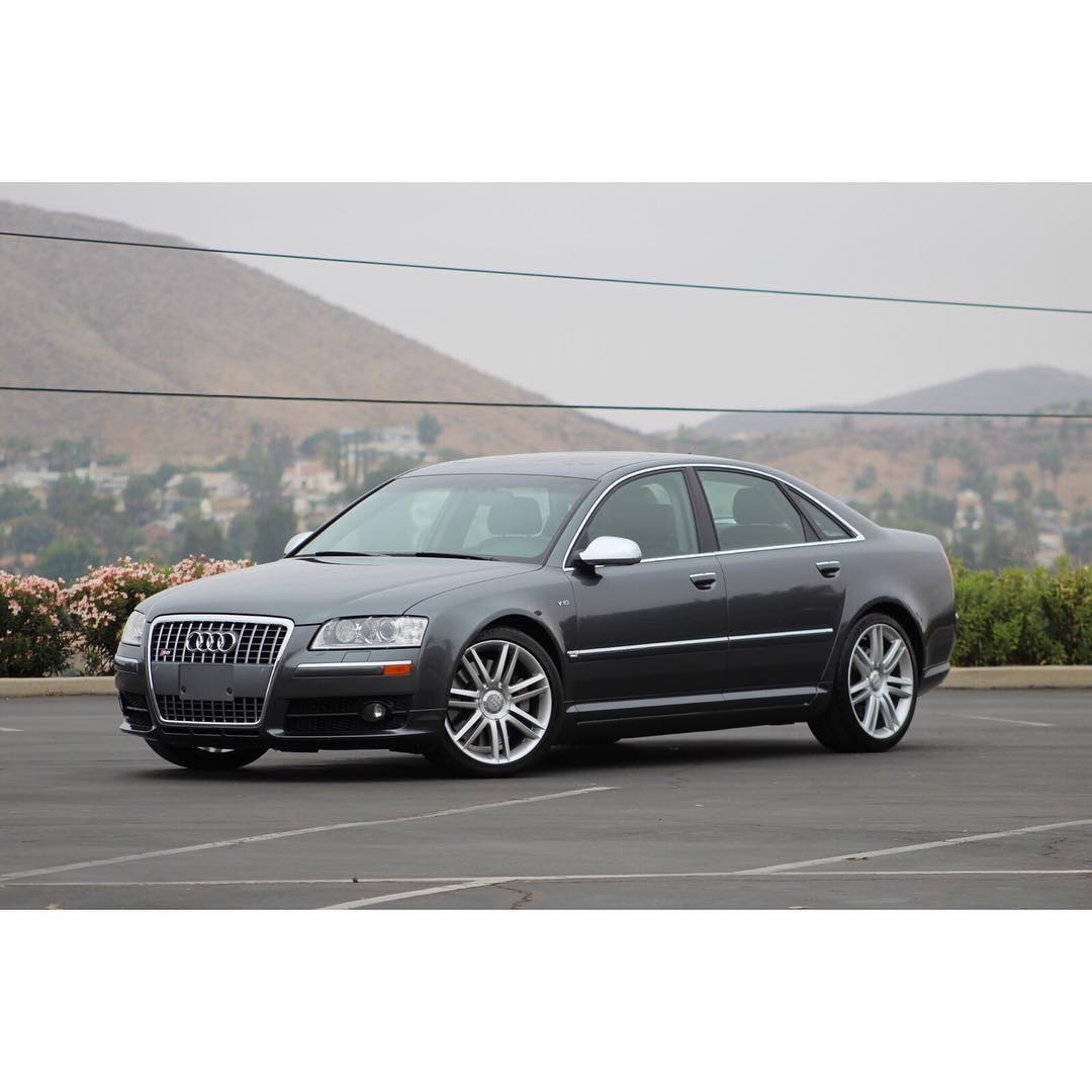 仍然保留"浓浓商务风"的2008款奥迪s8!