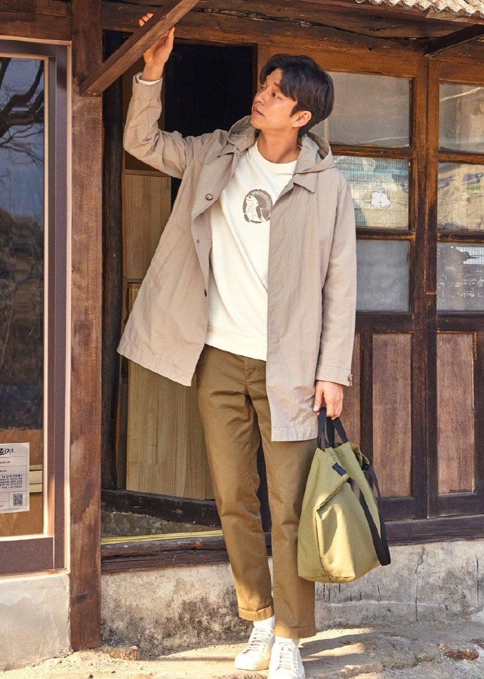 孔侑最新海报用低饱和度的颜色打造高级感,又见鬼怪大叔