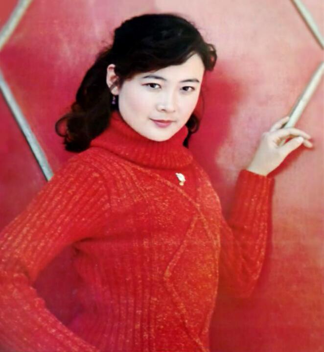 1980年代女影星娜仁花,罕见剧照老照片,因电影《湘女潇潇》出名