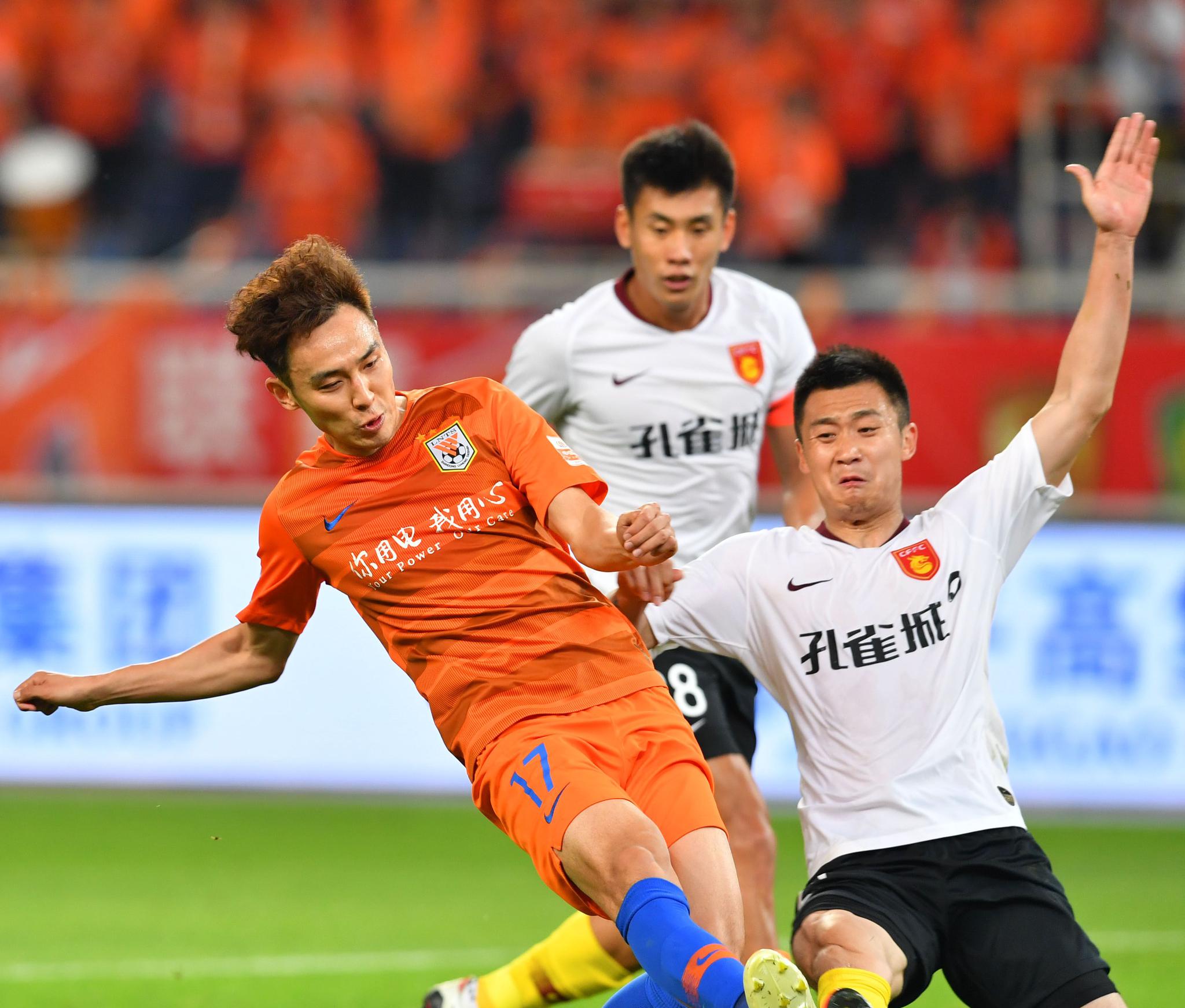 足球——中超:山东鲁能泰山主场对阵河北华夏幸福